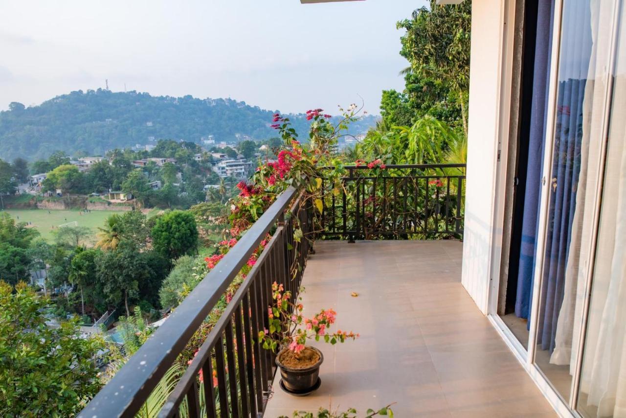 Sky Edge Homestay 캔디 외부 사진