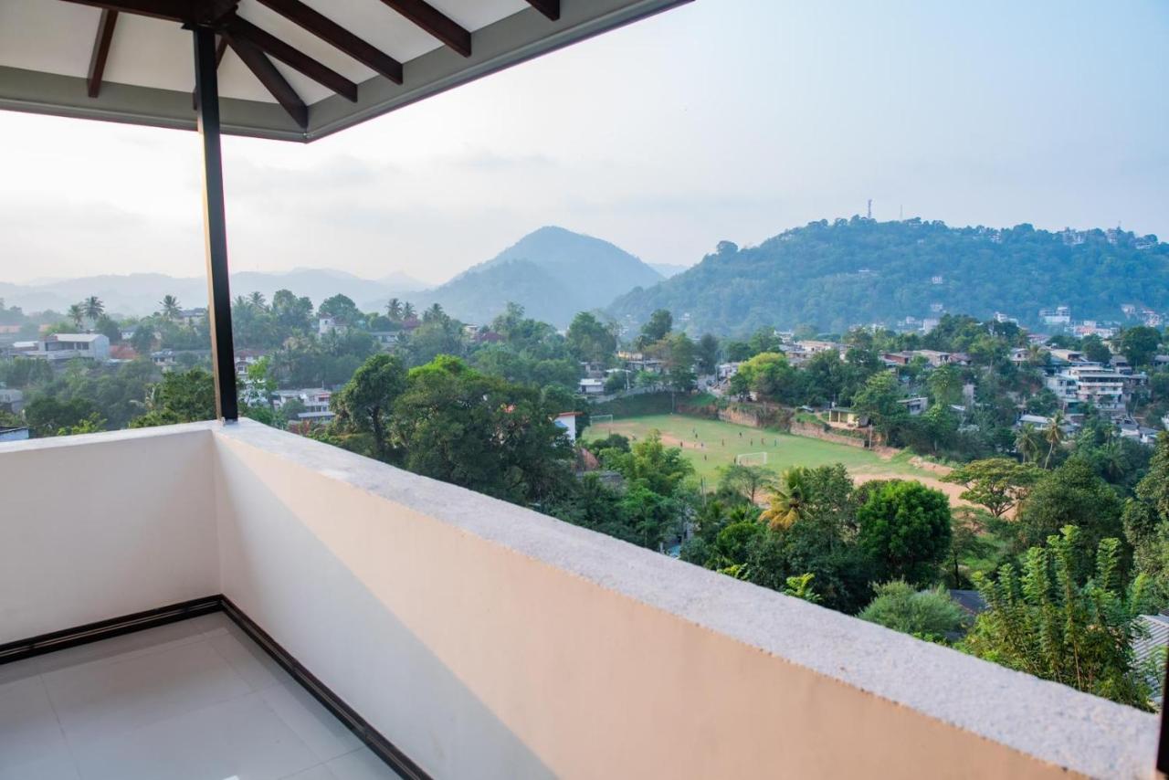 Sky Edge Homestay 캔디 외부 사진